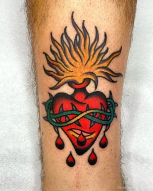 Red Heart Tattoo, Bordeaux - Photo 4