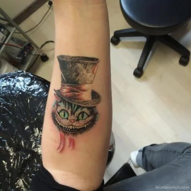 Jekyll & Hyde tatouage piercing, Brest - Photo 4