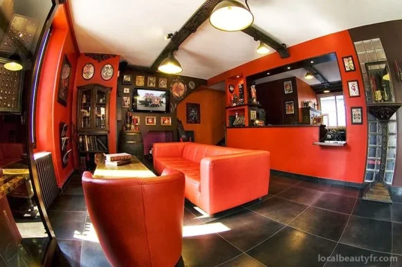 Monster Family Tattoo Shop, Brittany - Photo 2