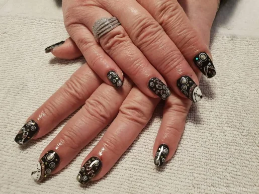 Nails And Design, Brittany - Photo 1