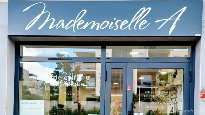 Mademoiselle A, Occitanie - Photo 1