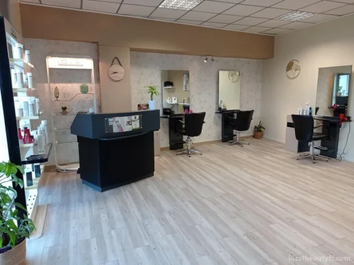 Hello coiff. salon de coiffure , prothésiste capillaire agrée et conventionné , Alès ,gard, Occitanie - Photo 3