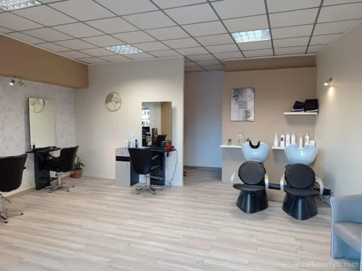 Hello coiff. salon de coiffure , prothésiste capillaire agrée et conventionné , Alès ,gard, Occitanie - Photo 2