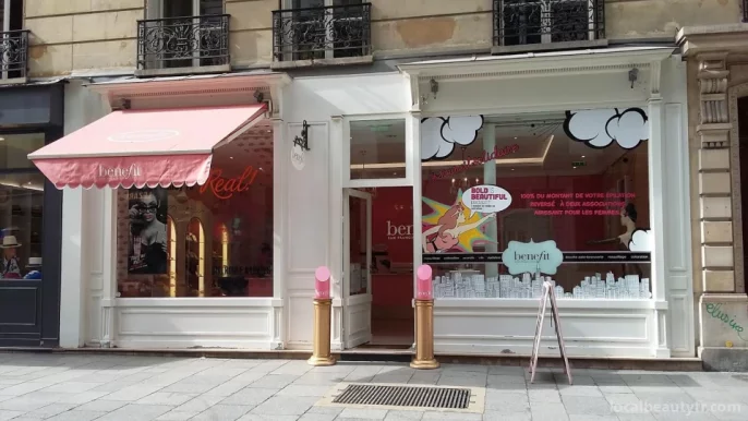 Benefit Cosmetics Boutique & BrowBar lounge, Paris - Photo 3