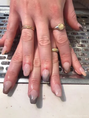 City ongles paris Pomo :pose de faux ongles avec semi permanent 35e, Paris - Photo 2