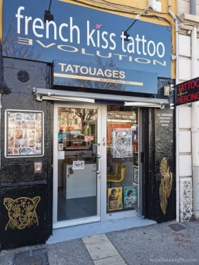 French kiss tattoo, Provence-Alpes-Côte d'Azur - Photo 4